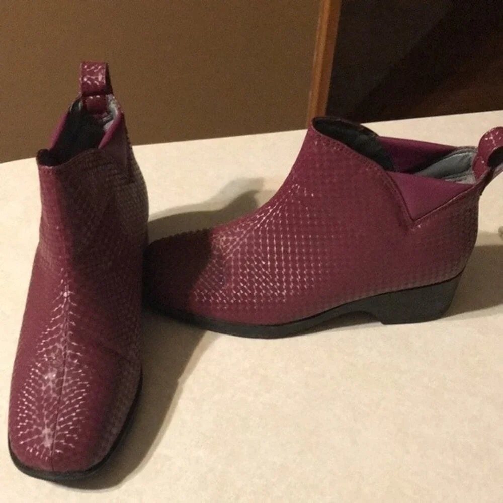 Pansy Women's Rain Booties Size 5.5 USA Burgundy Purple - Picture 4 of 6